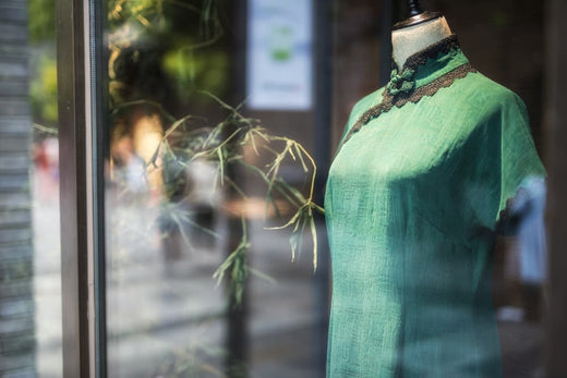 Cheongsam History: Origins, Significance & Controversies