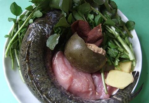Healthy Wolfberries with Red Dates Fish Soup